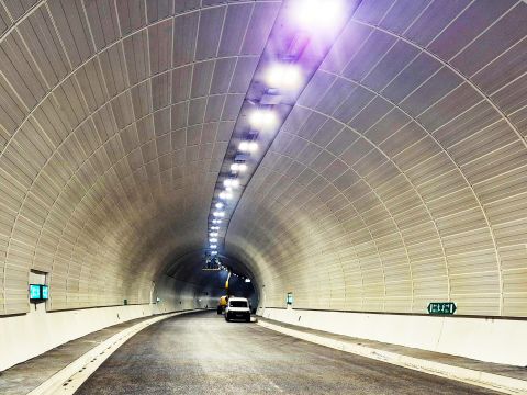 Konovo-Tunnel: Kabelrinnen Hermi-Fast-Klick®